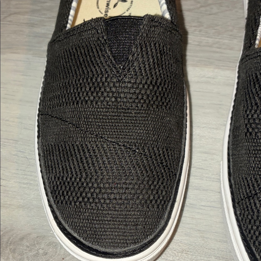 TOMS Earthwise Black Slip-On Sneakers – Women’s Size 6 - Picture 7 of 7